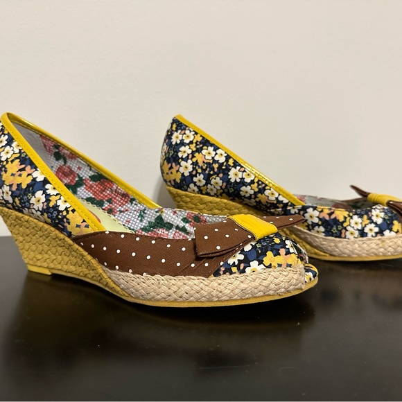 Retro style, canvas, sunny wedge summer shoe - Picture 1 of 2